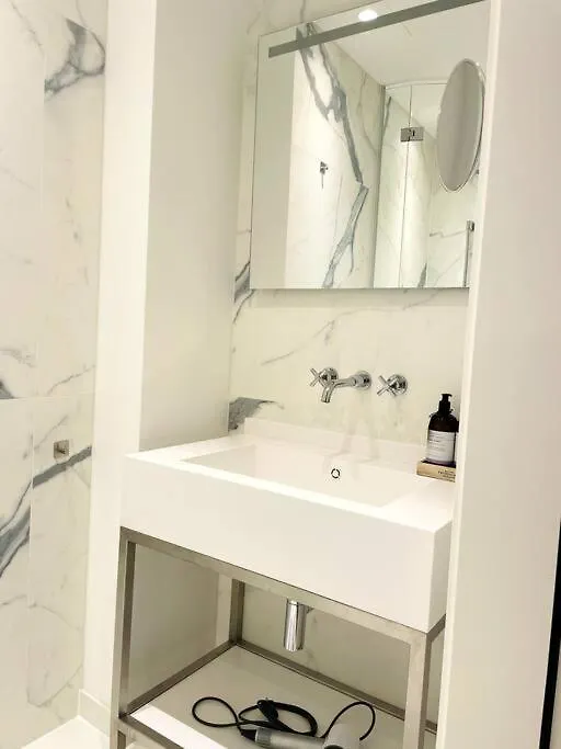 Imperial Living In Vienna Apartment