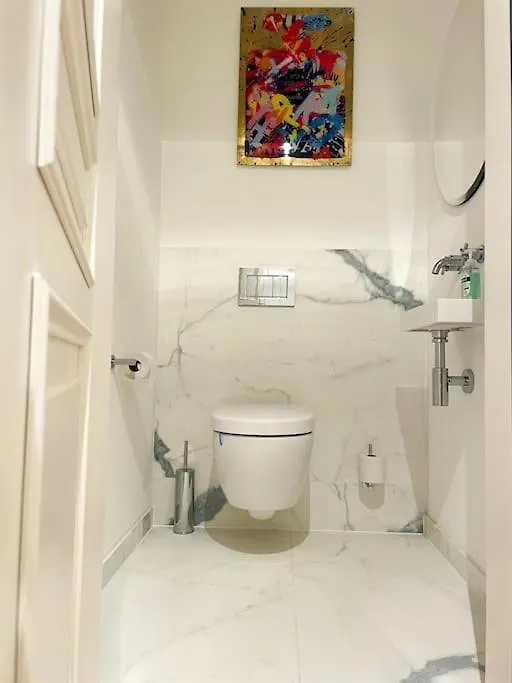 Imperial Living In Vienna Apartment
