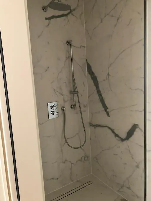 Imperial Living In Vienna Apartment